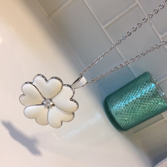 Lia Sophia Floral necklace - Picture 3 of 8